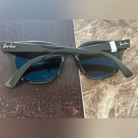 Ray Ban sunglasses. 100 % UV protection NEW - Picture 4 of 6